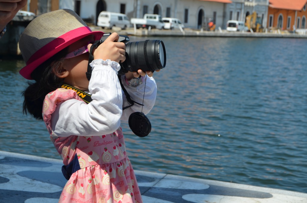 taking-photo-1282231
